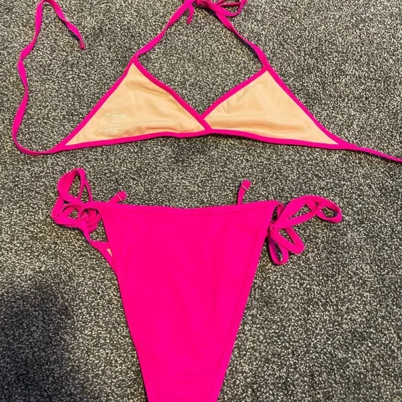 hot pink bikini - Picture 3 of 3